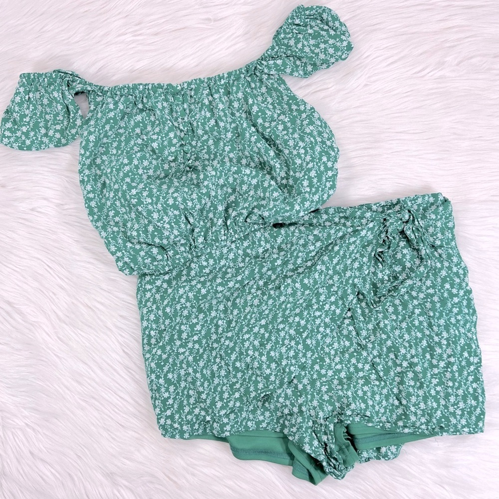 Green floral 2 piece set, Favlux brand, size L
